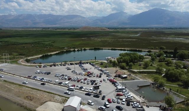 Sıcak havada Erzincanlıların kaçış noktası Ekşisu oldu