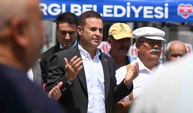Akın, depremin yıl dönümünde Sındırgı'yı unutmadı
