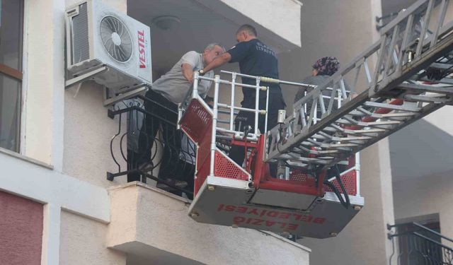 Elazığ'da binanın bodrum katında yangın: 12 kişi dumandan etkilendi, 16 kişi kurtarıldı