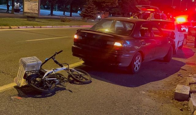 Erzincan'da bisiklet ile otomobil çarpıştı