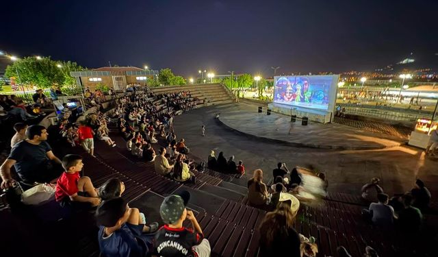 Esentepe'de açık hava sinema geceleri!