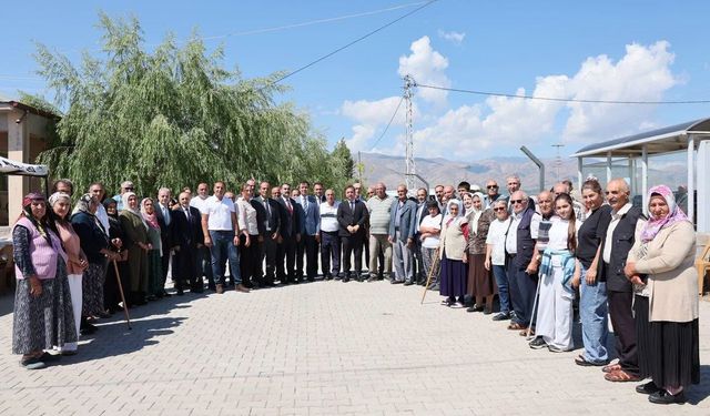 Vali Aydoğdu Cemal Gürsel Mahallesi'nde vatandaşların taleplerini dinledi