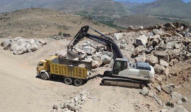 Erzincan Belediyesi Kendi Andezit Taşını Üretiyor