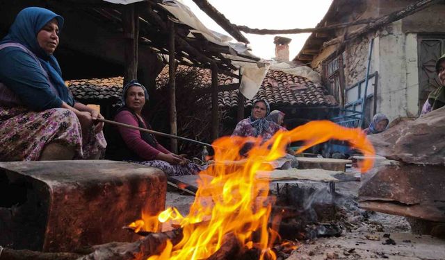 Erzincan'da Herkes Sırayla Birbirinin Evine Gidiyor