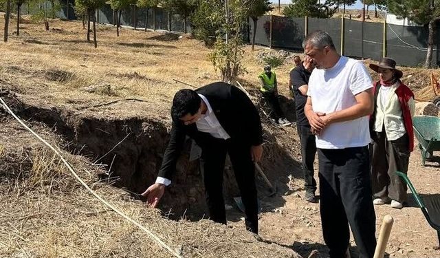 Kemah’ta Sultan Melik Türbesi’nde Restorasyon Çalışmaları Sürüyor