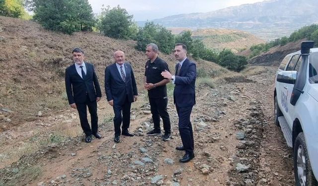 Milletvekili Karaman, Üzümlü'de toprak kayması bölgesini değerlendirdi