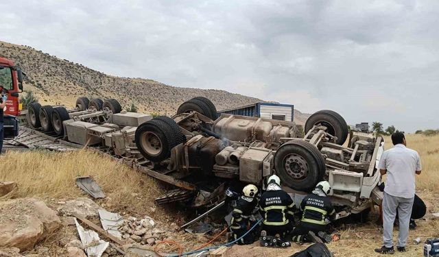 Tır devrildi, sürücü hayatını kaybetti