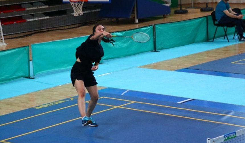 Türkiye Okul Sporları Gençler Badminton Şampiyonası sürüyor