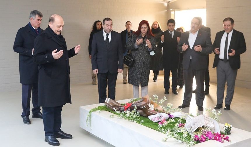 Bakan Bilgin, Denktaş ve Küçük’ün anıt mezarlarını ziyaret etti