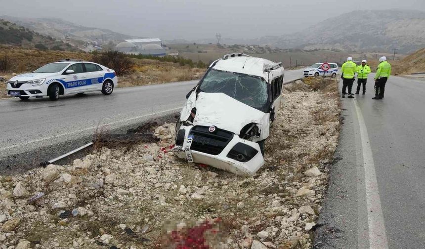 Burdur’da refüje çıkıp takla atan aracın sürücüsü hayatını kaybetti