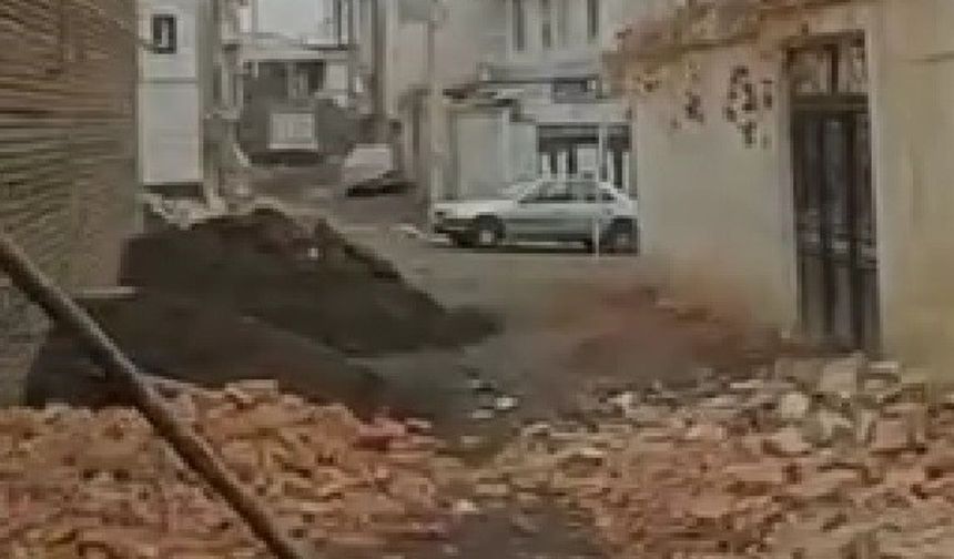 İran’daki depremden etkilenen Azerbaycan Türkleri yardım bekliyor
