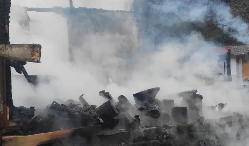 Yalova Esenköy’de baraka yangını