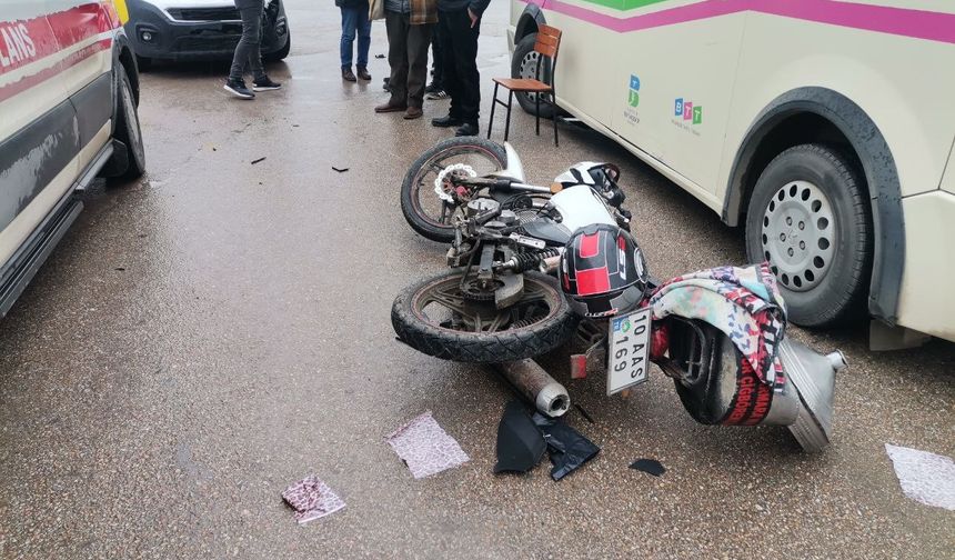 Bandırma’da trafik kazasında motosiklet sürücüsü yaralandı