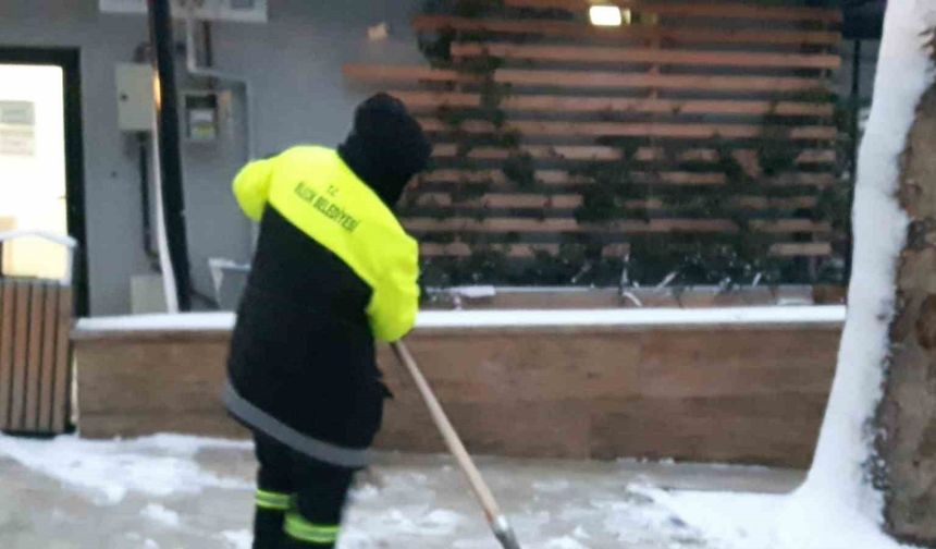 Bilecik’te karla mücadele çalışmaları sabaha kadar sürdü