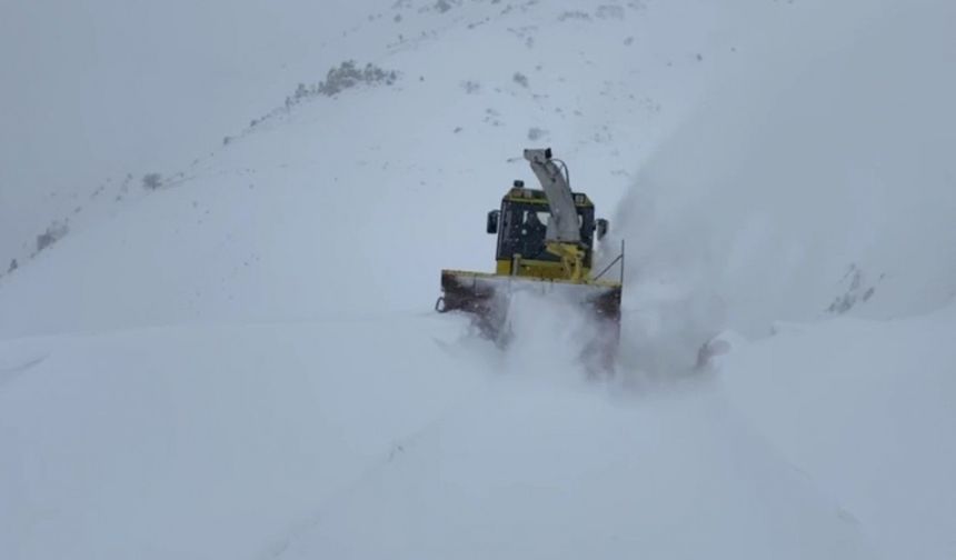 En kurak kışını geçiren Arıcak’ta kar kalınlığı bir metreyi geçti