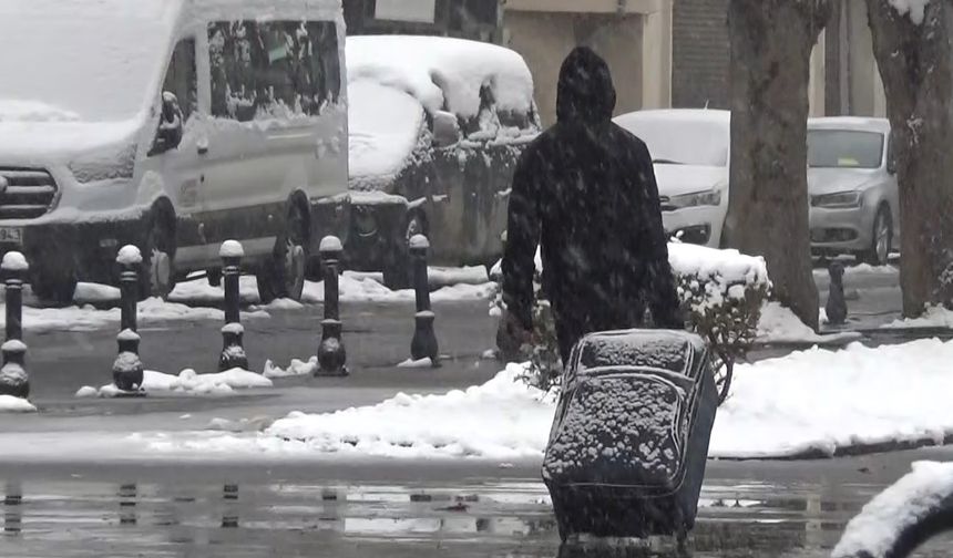 Gaziantep’te kar yağışı etkisini sürdürüyor