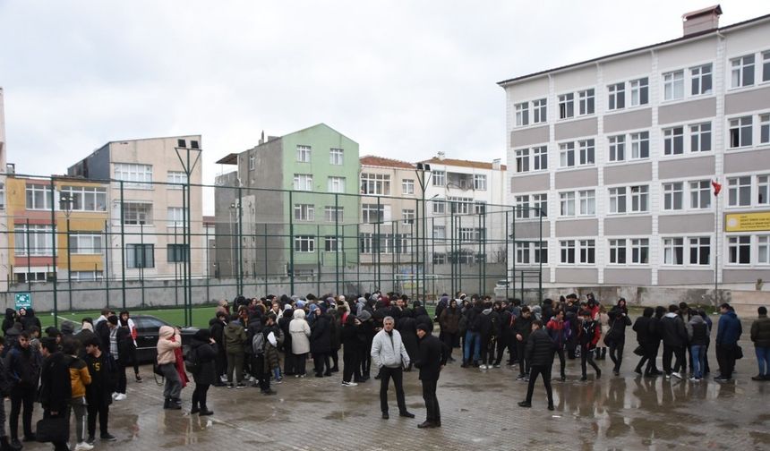 İkinci büyük deprem Sinop’ta da hissedildi, vatandaşlar sokağa döküldü