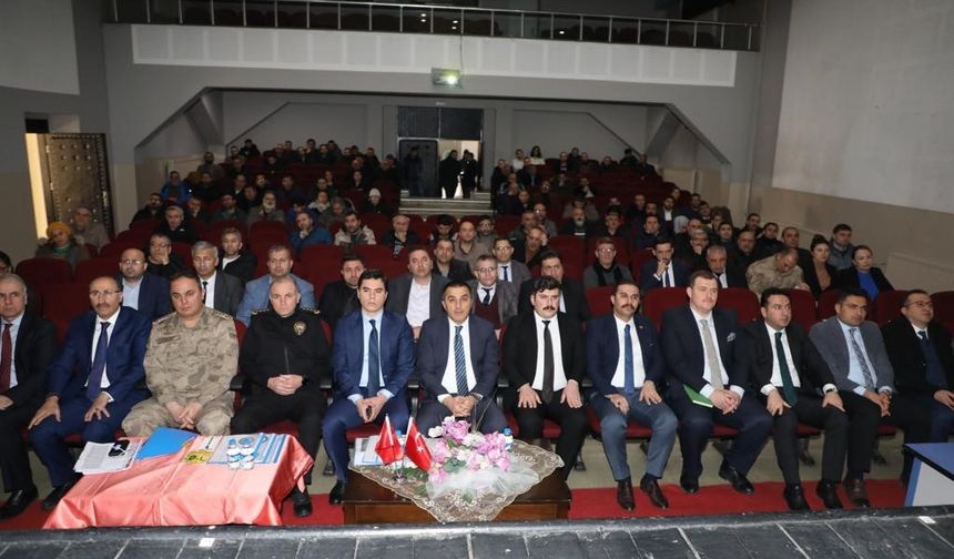 Kars Valisi Türker Öksüz, eğitim öğretim güvenlik toplantısında konuştu
