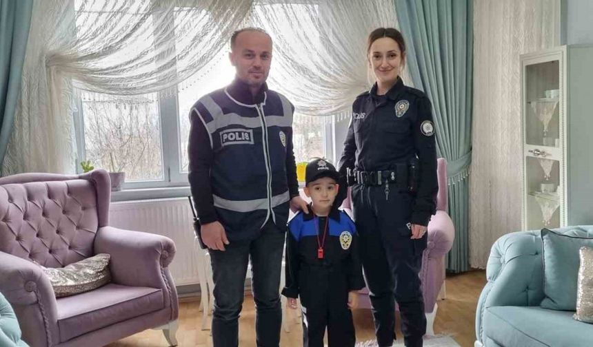 Polis abilerinden 4 yaşındaki Ali Asaf’a polis kıyafeti