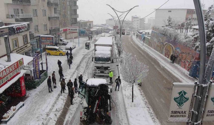 Şırnak’ta 32 yerleşim yerine kar nedeniyle ulaşım sağlanamıyor