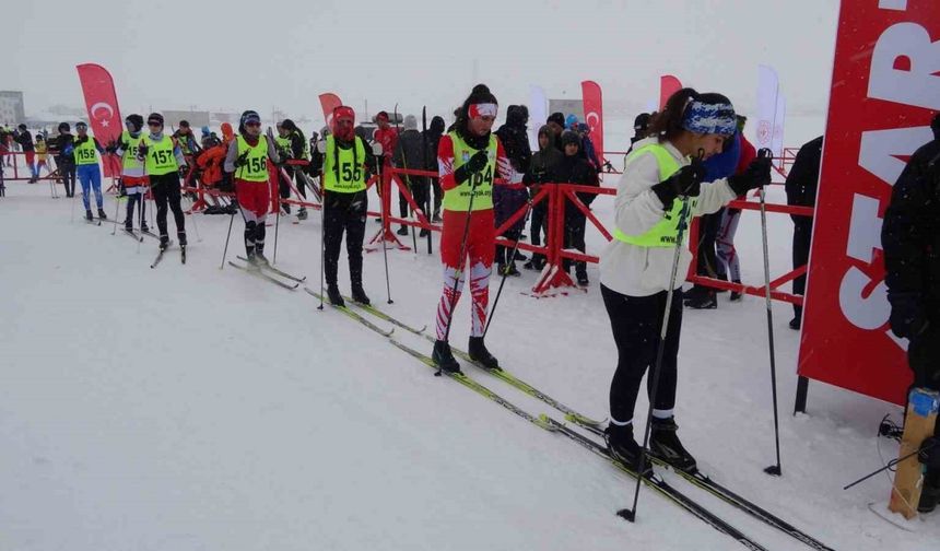 Yüksekova’da ‘Kayaklı Koşu Eleme Yarışması’ heyecanı