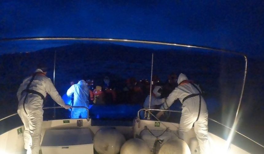 Yunan unsurlarınca ölüme terk edilen 33 kaçak göçmen kurtarıldı