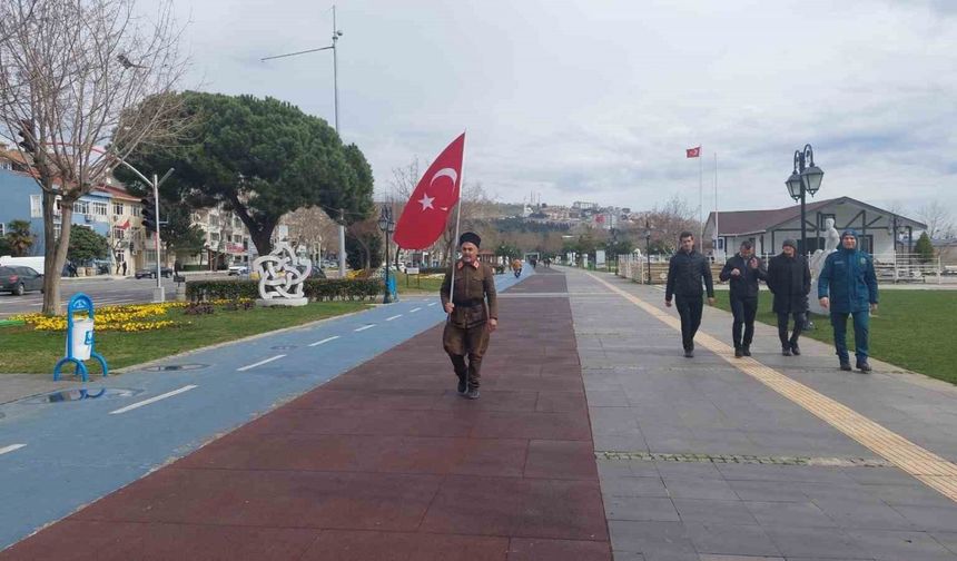 5 yıldır askeri kıyafetle Çanakkale’ye yürüyor