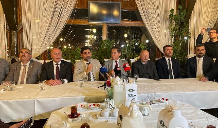 AK Parti teşkilatı gazetecilerle iftar programında buluştu