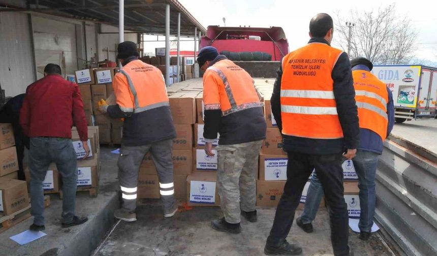 Akşehir Belediyesinden deprem bölgesine yardım kolisi