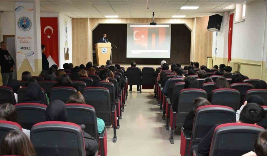 “Çanakkale Zaferi’nin Türk ve dünya tarihindeki yeri” isimli konferans yapıldı