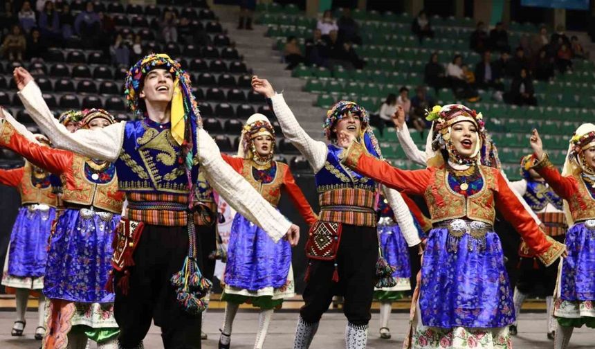 Denizli’de halk oyunları şöleninde 9 ekip performanslarını sergileyecek