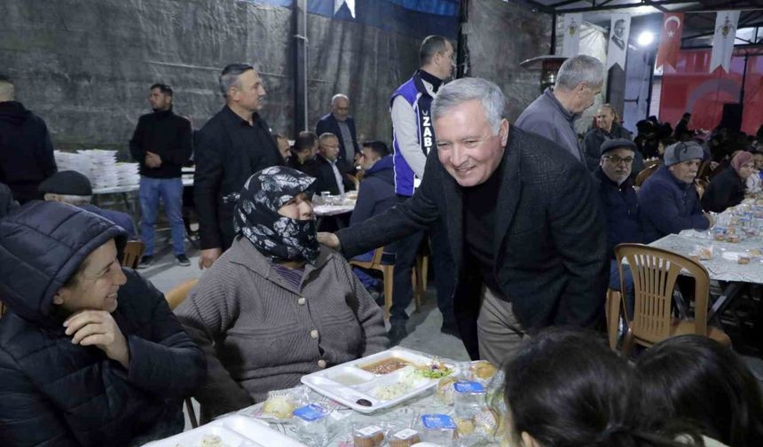 Honaz Belediyesi mahalle iftarlarında hemşehrileriyle buluşmaya devam ediyor