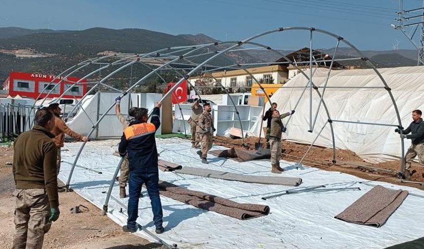 Mardin Büyükşehir Belediyesi deprem bölgesinde çalışmalarını sürdürüyor