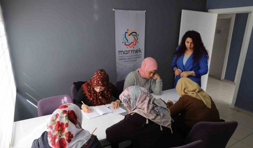 Mardin Büyükşehir Belediyesinden okuma yazma bilmeyen kadınlara fırsat