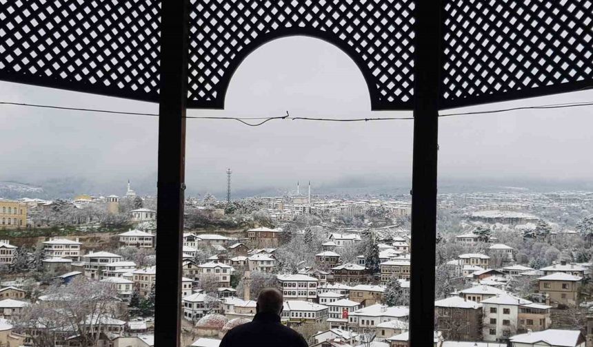 Osmanlı kenti Safranbolu kar manzaralarıyla kendine hayran bırakıyor