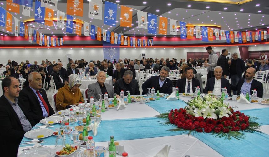 AK Parti teşkilatları bir iftar yemeğinde buluştu