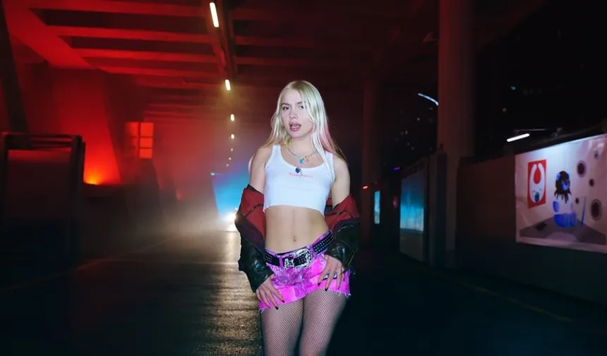 Aleyna Tilki'nin Son Instagram Paylaşımı Telefona Odaklanıyor!