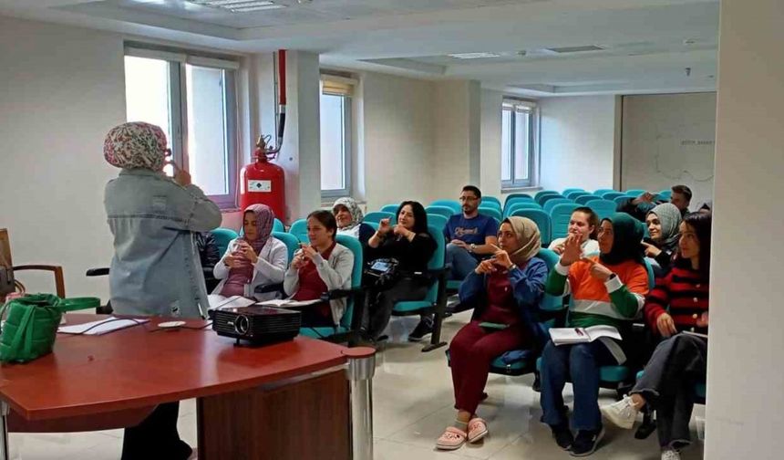 Ermenek’te hastane personeline işaret dili eğitimi verildi