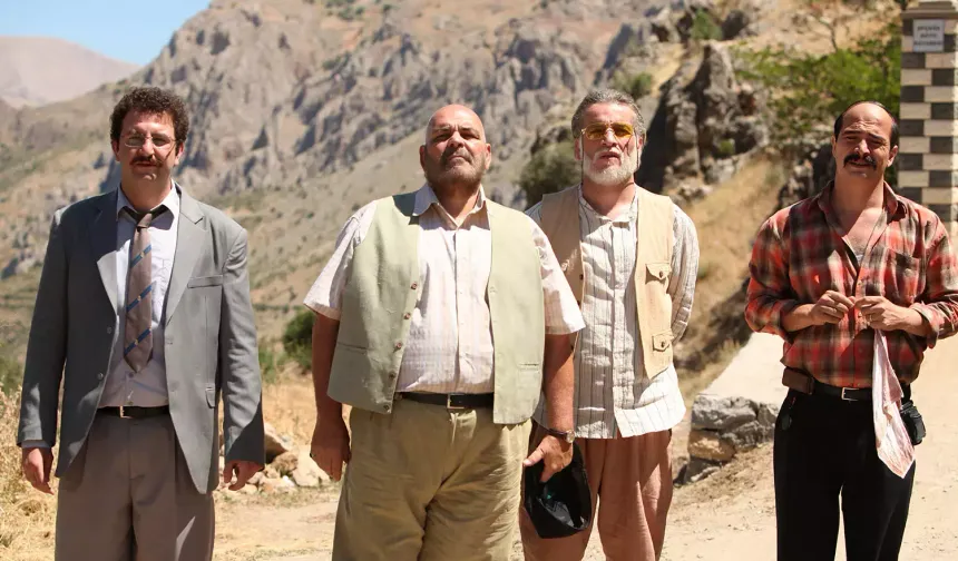 Düğün Dernek Filminin Eğlenceli Serüveni: Kemaliye'nin Renkli Sokaklarında Başlıyor!