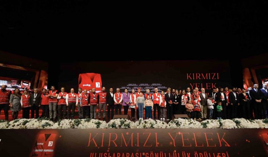 Türk Kızılay’ın “Uluslararası Kırmızı Yelek Gönüllülük Ödülleri” verildi