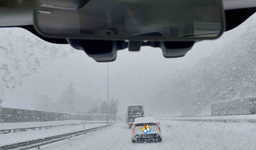 Japonya’da şiddetli kar yağışı: Uçuşlar iptal edildi