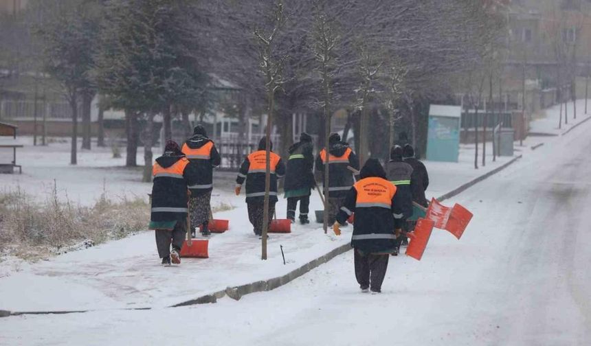 Nevşehir’de kar ile mücadele başladı