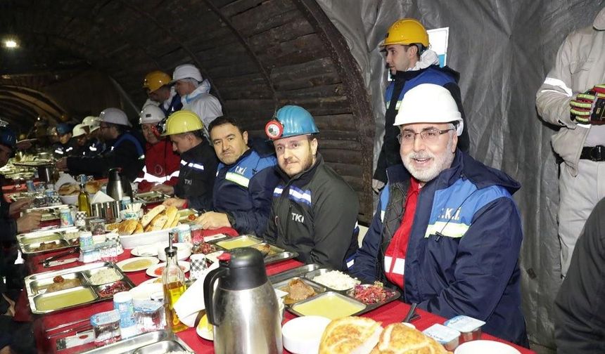 Bakan Işıkhan, Kütahya’da maden işçileriyle iftar yaptı
