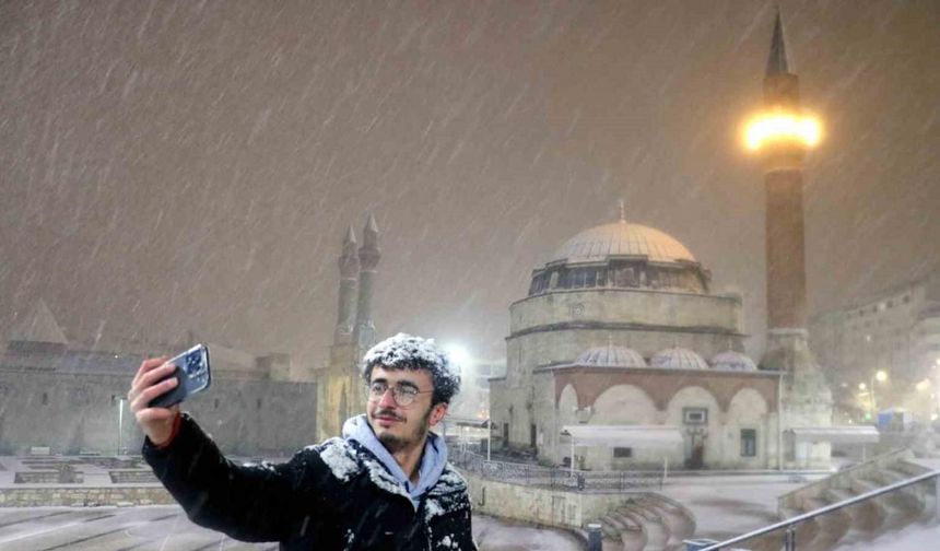 Sivas'ta Kar Yağışıyla Birlikte Kartpostallık Görüntüler Oluştu