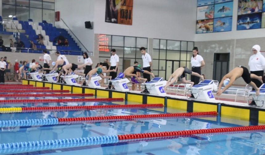Sivas’ta yüzme grup yarışları yapıldı