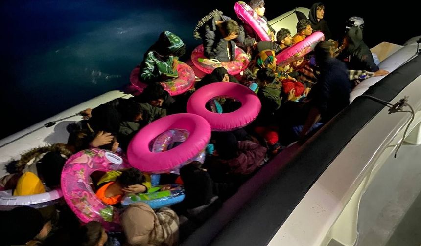 Ayvalık açıklarında 42 düzensiz göçmen yakalandı