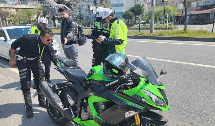 Polis ekiplerinden bayramda motosiklet uygulaması