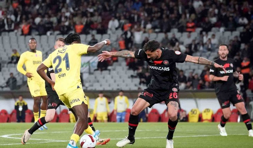 Trendyol Süper Lig: Fatih Karagümrük: 1 - Fenerbahçe: 2 (Maç sonucu)