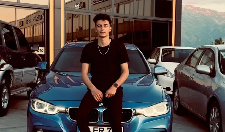 Erzincan'da Takla Atan Otomobilde Sıkışan 20 Yaşındaki Genç Yaşamını Yitirdi