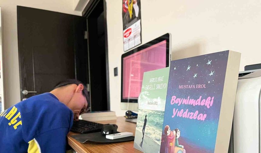 Ellerini kullanamayan Erol, burnuyla 328 sayfalık kitap yazdı